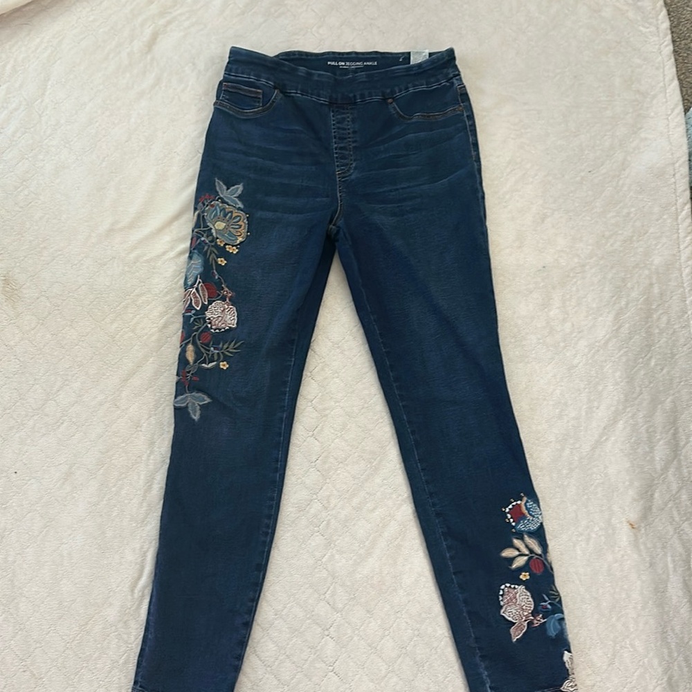 Chicos embroidered jean jegging
